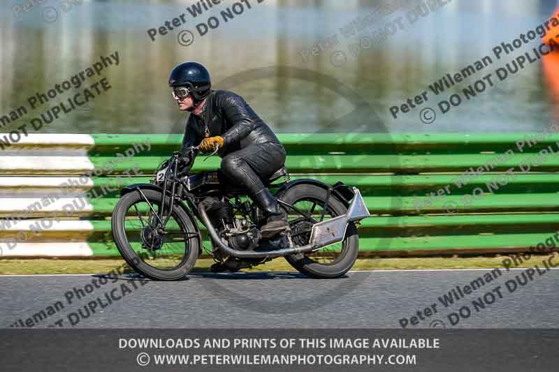 Vintage motorcycle club;eventdigitalimages;mallory park;mallory park trackday photographs;no limits trackdays;peter wileman photography;trackday digital images;trackday photos;vmcc festival 1000 bikes photographs